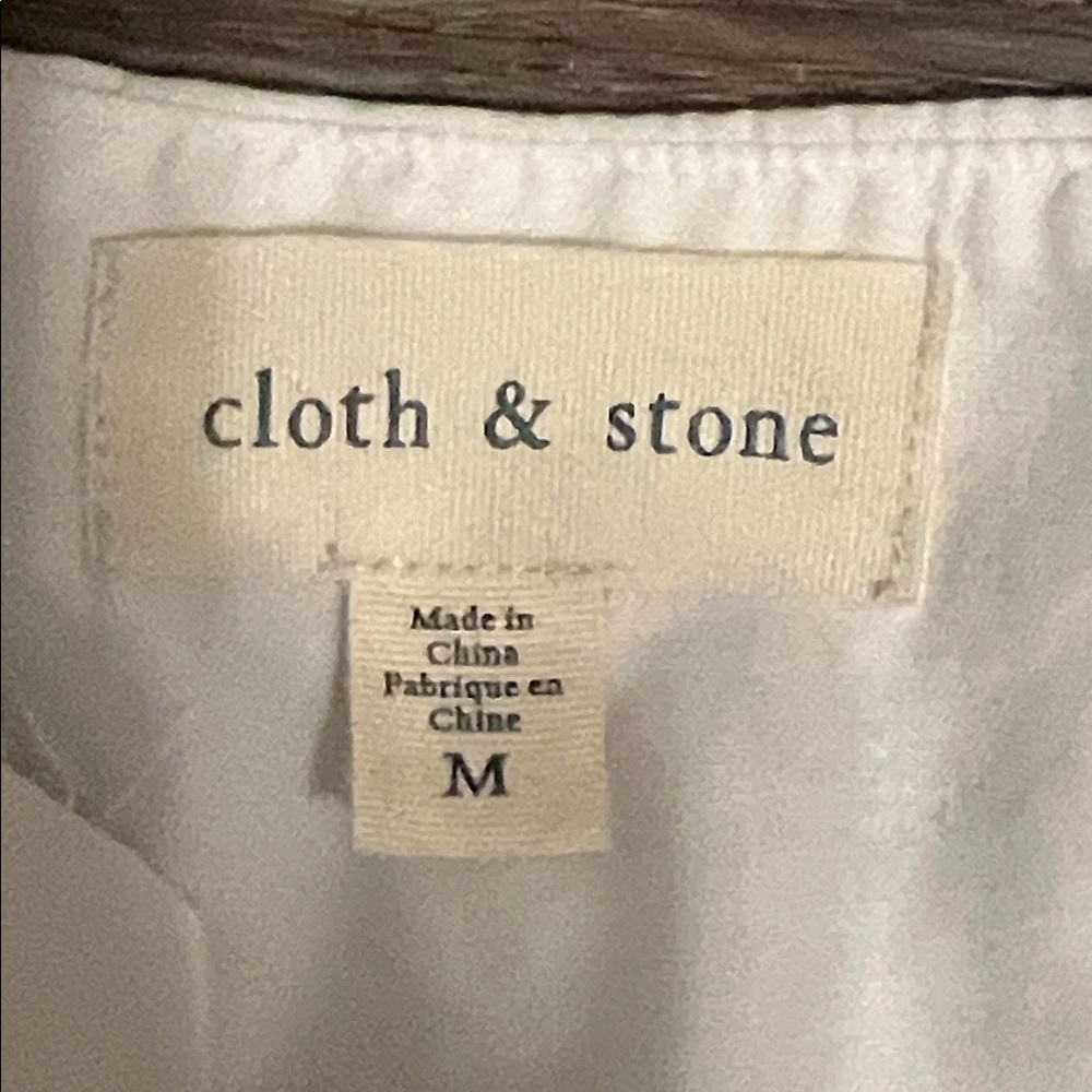 cloth & stone White Layered Sleeveless V-Neck Blouse - Picture 3 of 11